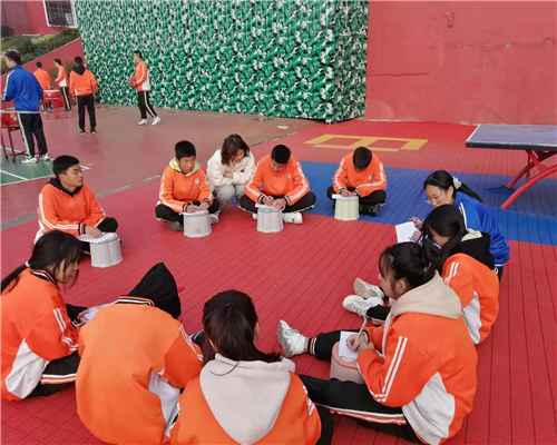 记录湖南问题少年特训学校学生们的日常生活