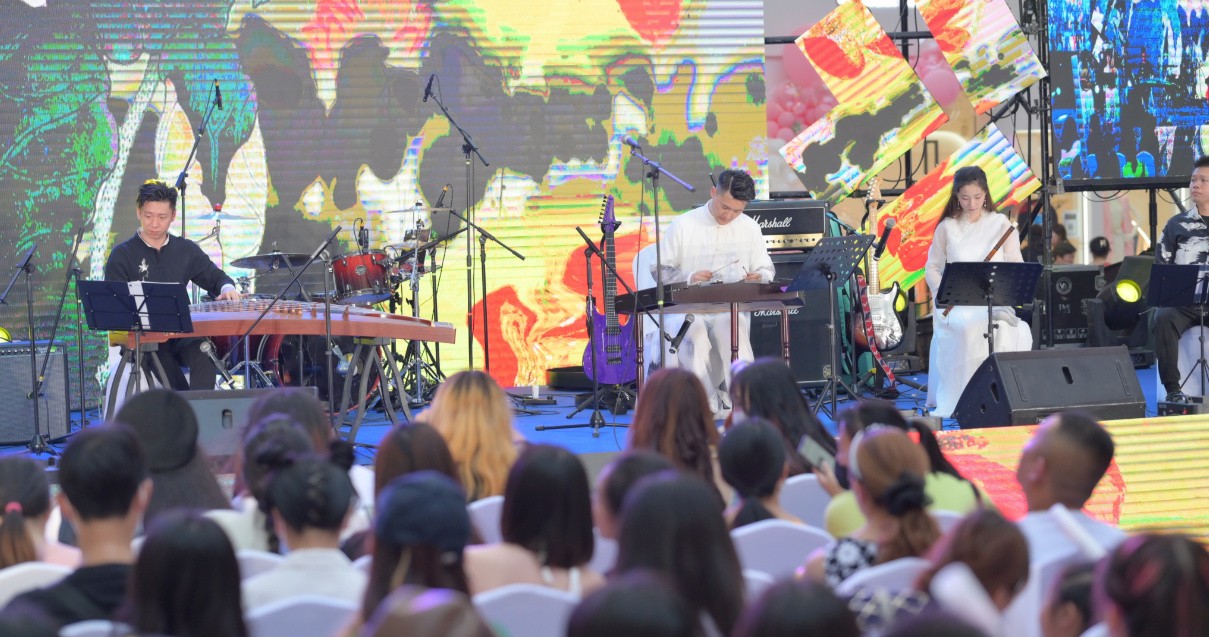 成都和记Discovery